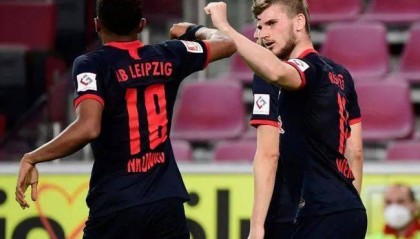  科隆中场大将染红离场，十人应战仍顽强逼平劲旅  